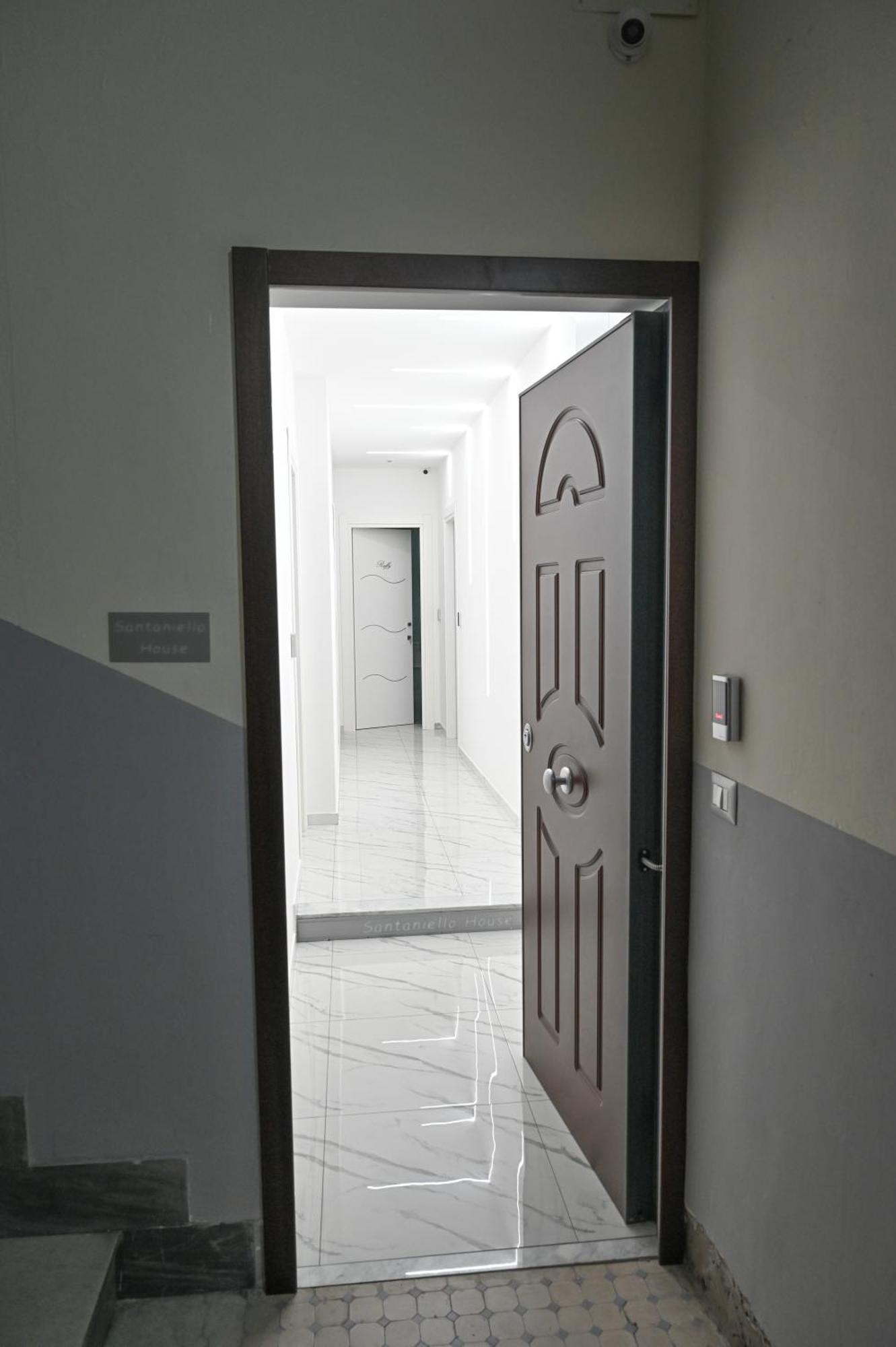 Bebsantaniellohouse1 Bed & Breakfast Napoli Exterior foto