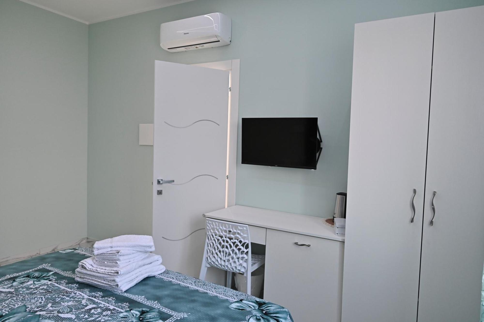 Bebsantaniellohouse1 Bed & Breakfast Napoli Exterior foto