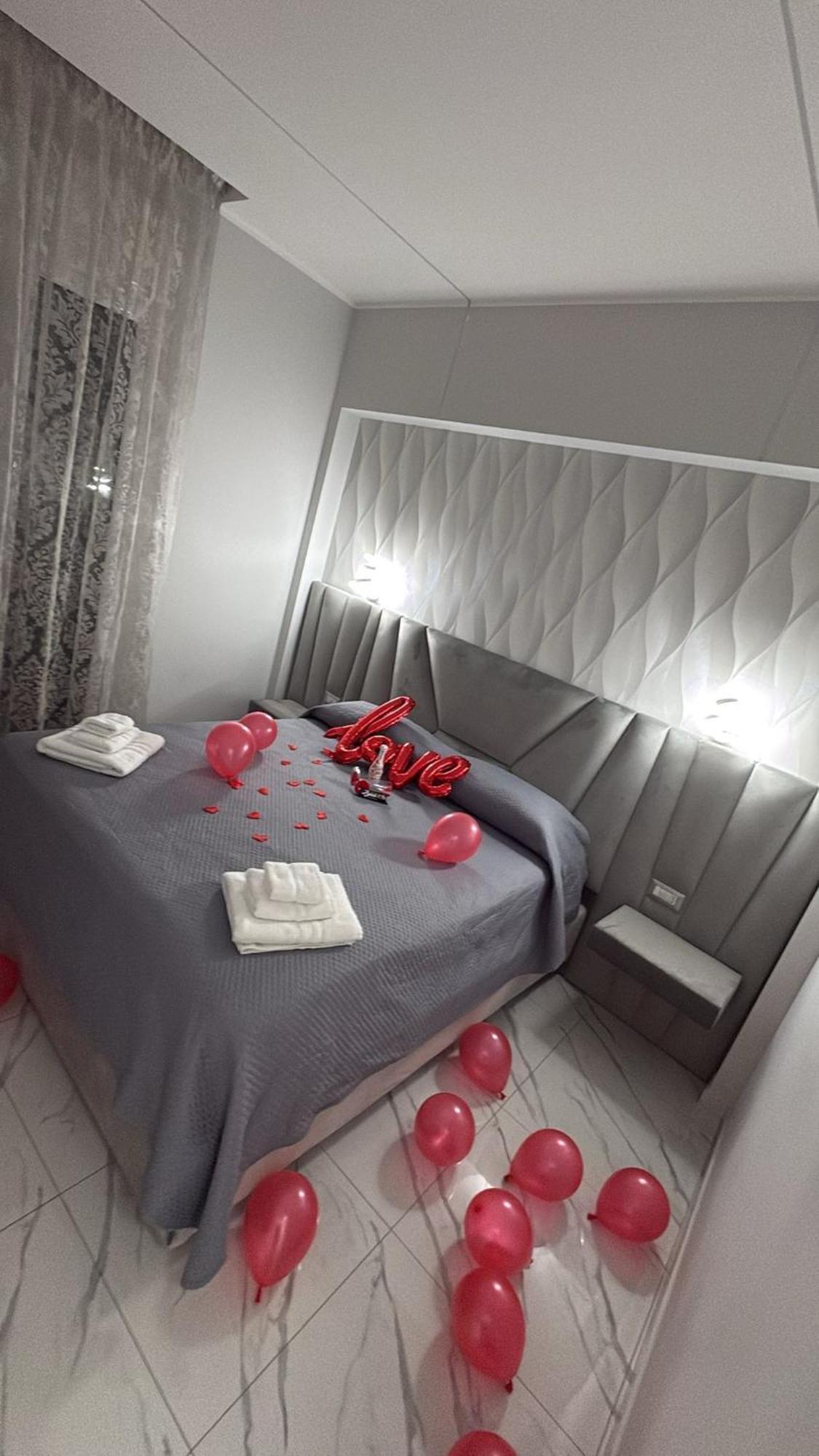 Bebsantaniellohouse1 Bed & Breakfast Napoli Exterior foto