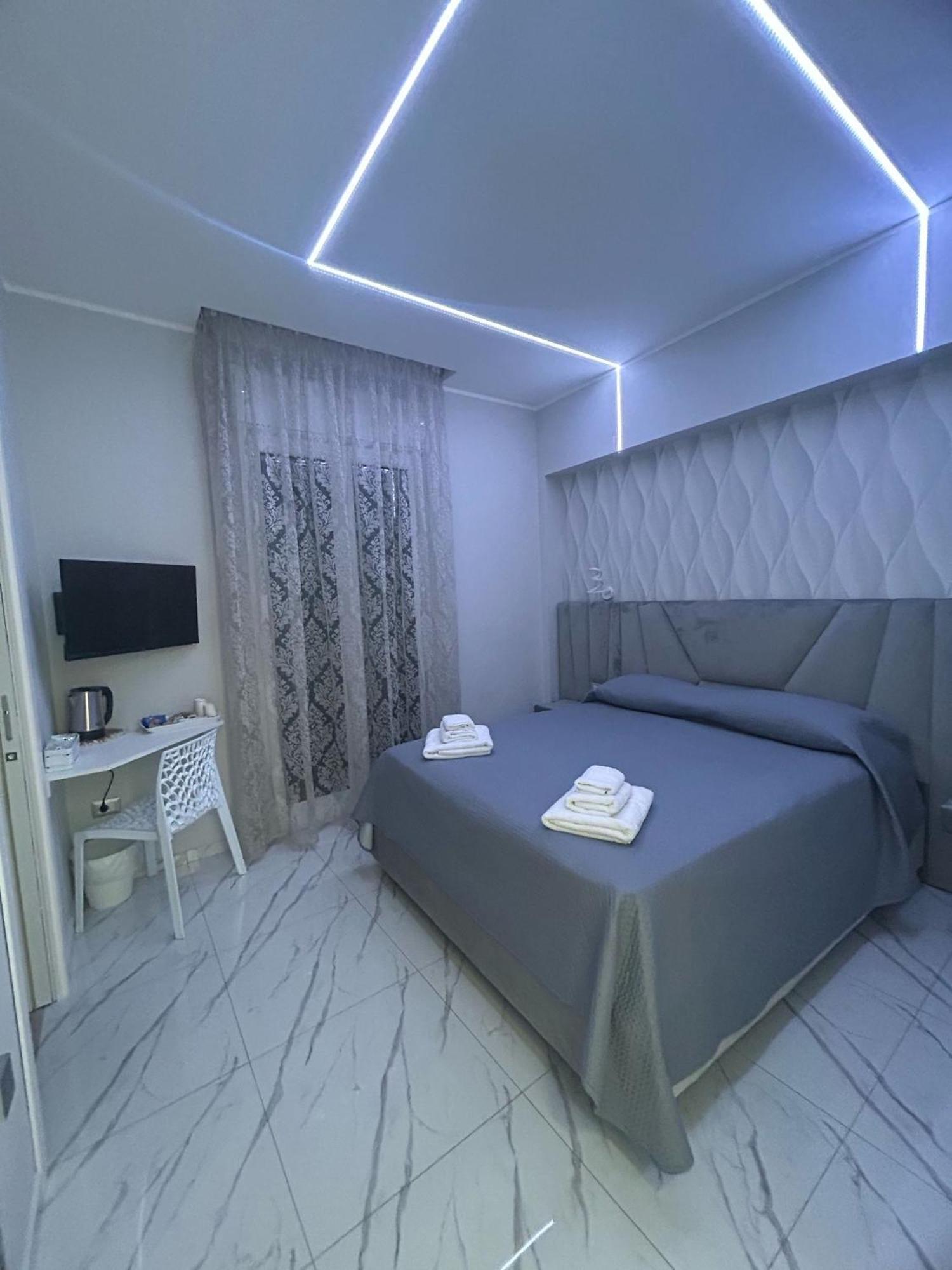 Bebsantaniellohouse1 Bed & Breakfast Napoli Exterior foto